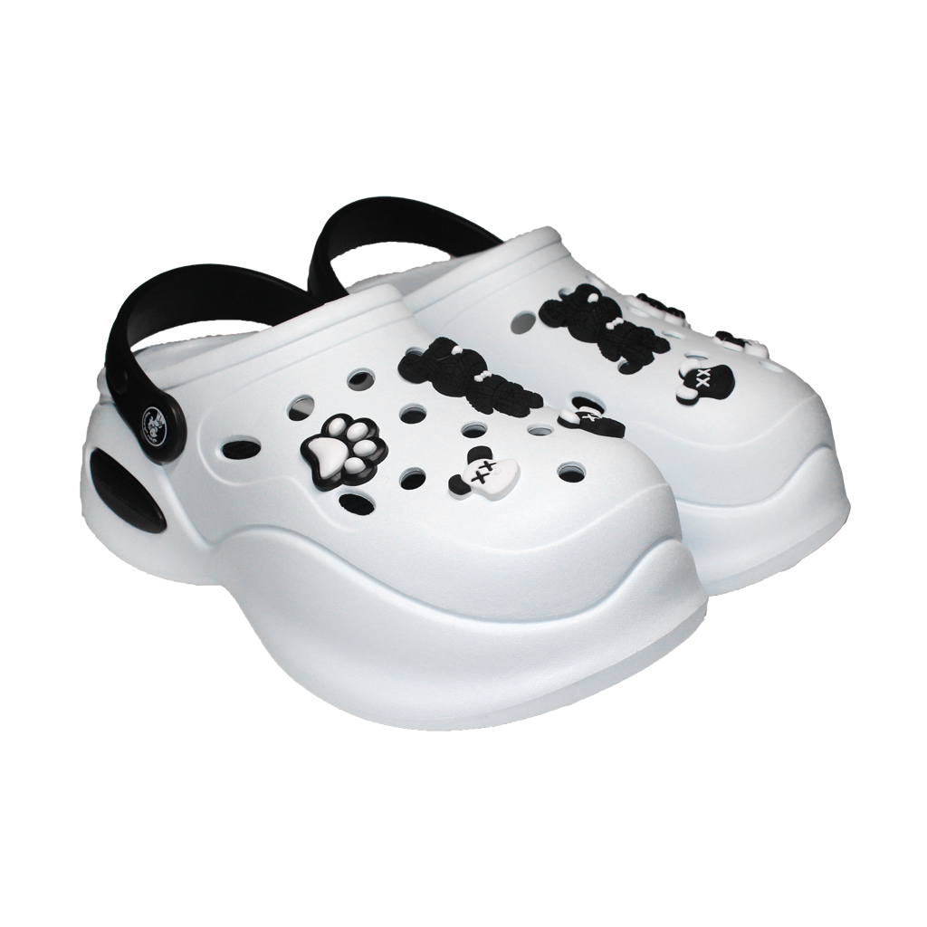 Damen Clogs aus EVA Weiß mit schwarzem Riemen & schwarz-weißen Jibbitz | Jose Amorales | Großhandel