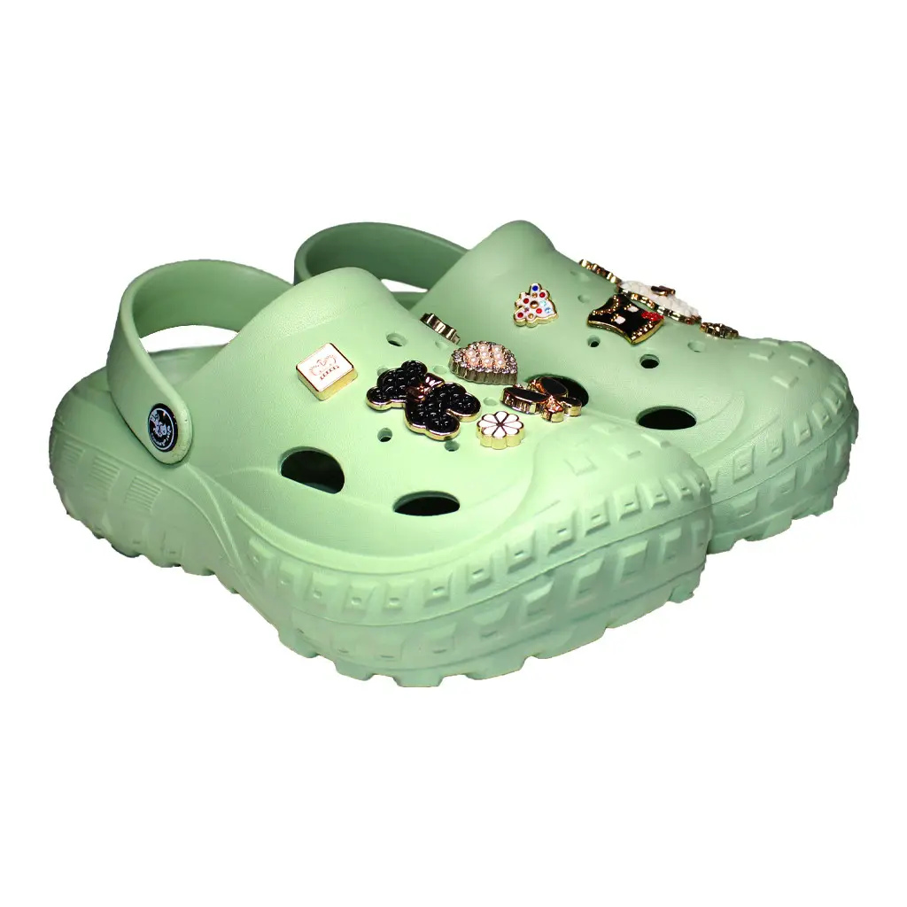 Damen Clogs Olivgrün mit goldfarbenen Jibbitz-Charms | Jose Amorales | Großhandel