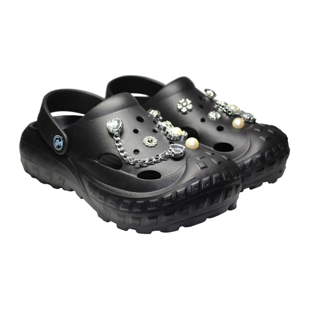 Damen Clogs Schwarz mit silberfarbenen Jibbitz-Charms und Kette | Jose Amorales | Großhandel