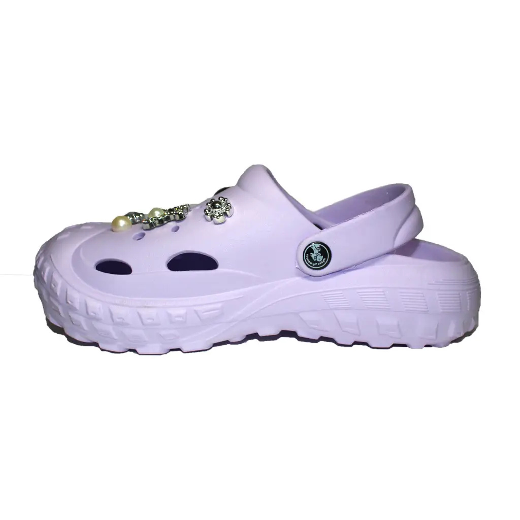 Damen Clogs Flieder mit silberfarbenen Jibbitz-Charms und Kette | Jose Amorales | Großhandel